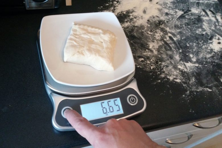 https://foodandnutrition.org/wp-content/uploads/2017/04/A-Kitchen-Scale-That-Pulls-Its-Weight-780x520.jpg